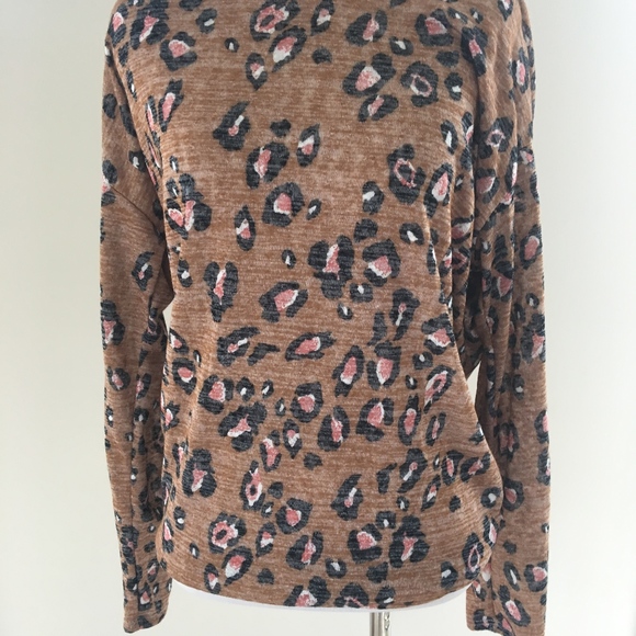 💕Last One💕ERYN Leopard twist back top - Picture 6 of 7